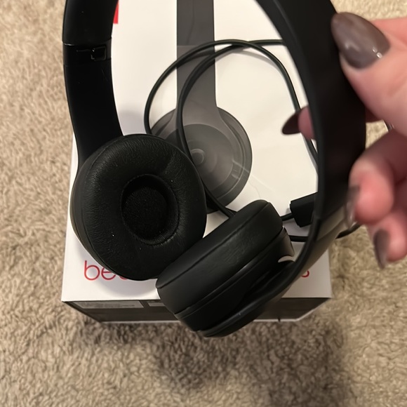 Beats Solo 3 headphones - Picture 3 of 4